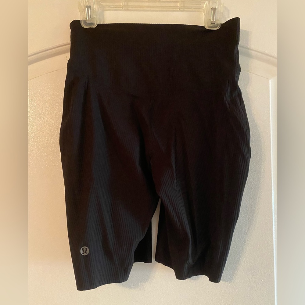 Lululemon ribbed base pace high rise shorts 8”